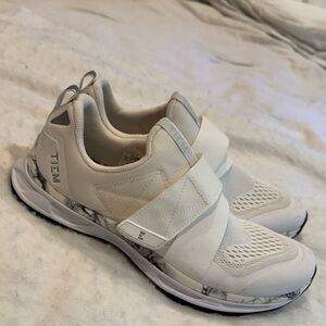 TI:EM Women's White Athletic Spinning Shoes